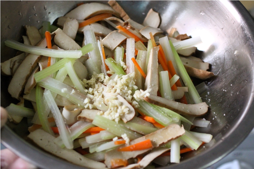 Dried Bean Curd with Celery | 涼拌芹菜豆腐干