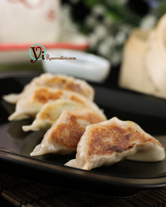 Potstickers (Fried Dumplings) 鍋貼