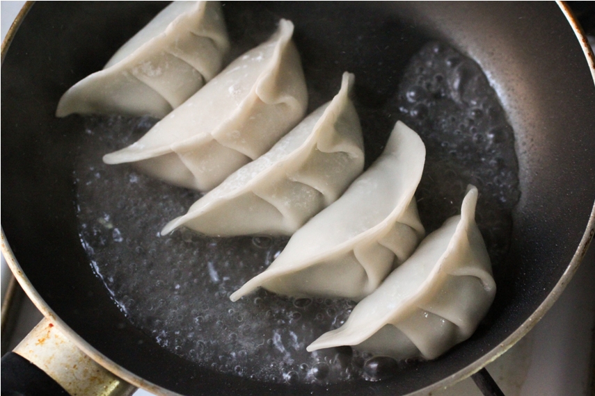 Potstickers (Fried Dumplings) 鍋貼