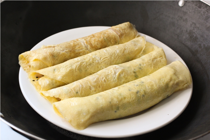 Steamed Chicken Omelette Roll 雞蛋卷