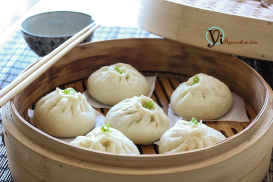 Chinese Steamed Meat Buns (baozi) 包子