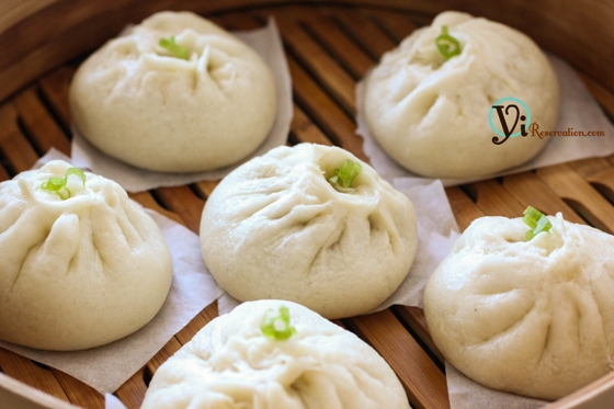 Chinese Steamed Meat Buns (baozi) 包子