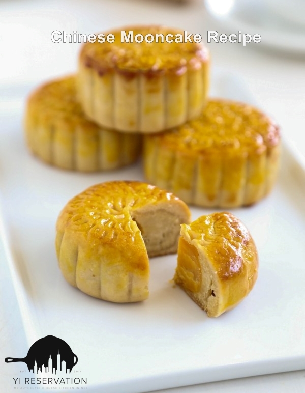 {Recipe + Mooncake Tasting} Mooncake with Salted Egg Yolk and Lotus Seed Paste