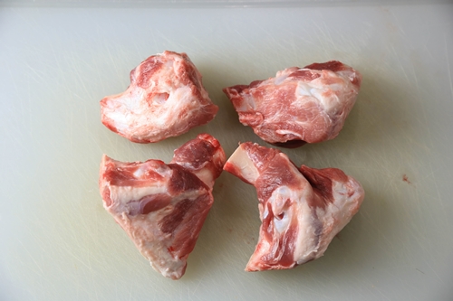 Chinese Pork Bone Stock Recipe 湯底 - pork leg bones