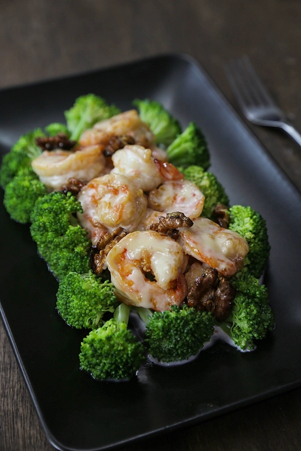 {Recipe + Video} Walnut Shrimp 核桃蝦 + Worldwide Giveaway | Yi Reservation