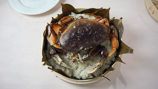 cantonese steamed crab over glutinous (sticky) rice