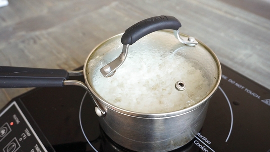 Cooking rice sales on stove top