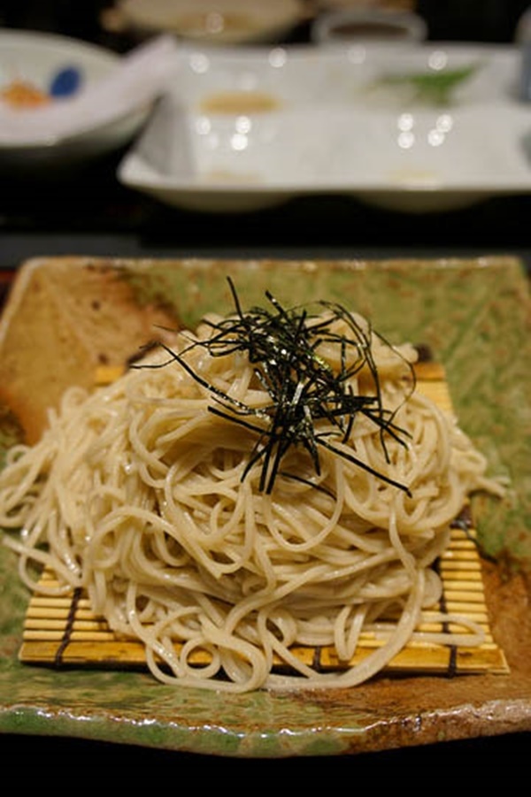 Food and travel guide Osaka Japan - tempura with soba