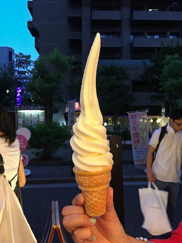 Food and travel guide Osaka Japan - Shiroichi ice cream