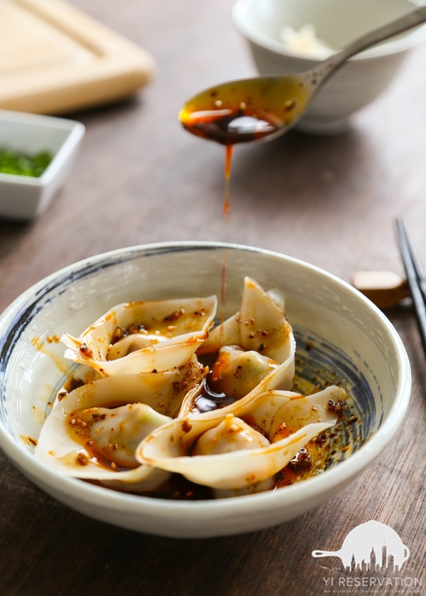 Sichuan Style Wontons in Spicy Chili Oil recipe 紅油抄手 how to make red oil wontons