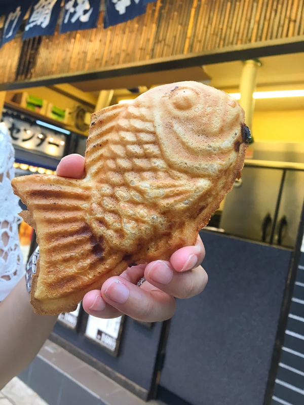 Food and travel guide Osaka Japan - Naruto-taiyakihonpo 鳴門鯛燒