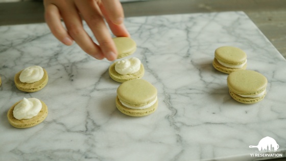 how to make Japanese green tea matcha macarons