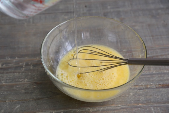 easy and foolprool recipe to make Chinese steamed eggs 蒸水蛋 step3