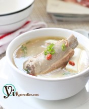 Fresh Chinese Yam with Spareribs Soup (山藥排骨湯)