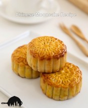 {Recipe} Mooncake with Salted Egg Yolk and Lotus Seed Paste